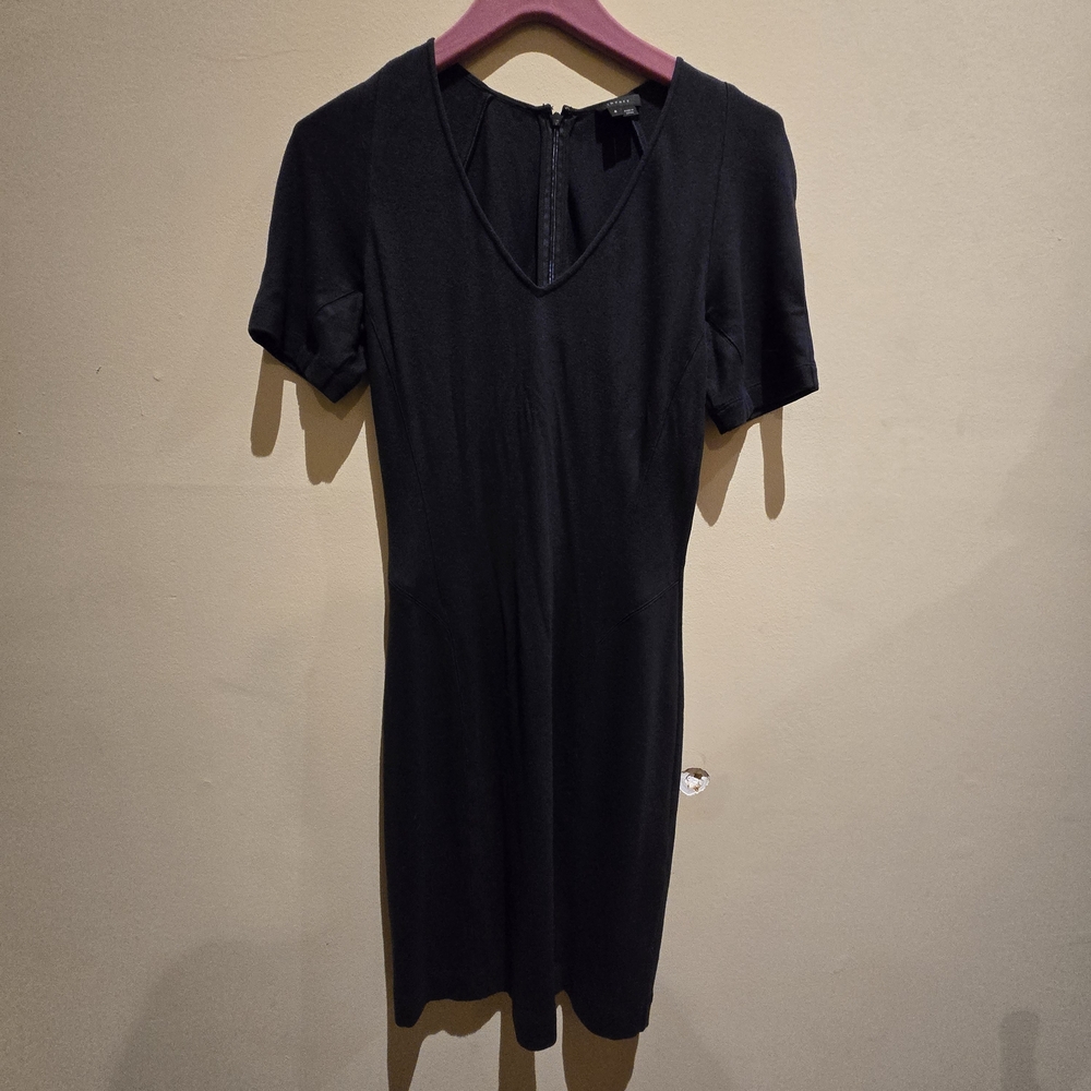 Theory Size 6 Black Short Sleeve Dress